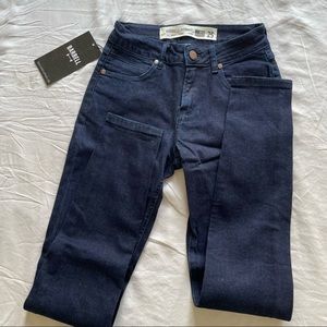 NEW WITH TAGS BARBELL APPAREL DARK WASH SKINNY JEANS SIZE 25 *NO LOW BALL OFFERS